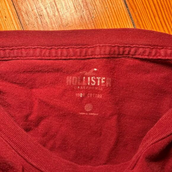 Hollister-co Men's Burgundy and Red T-shirt - Picture 3 of 3